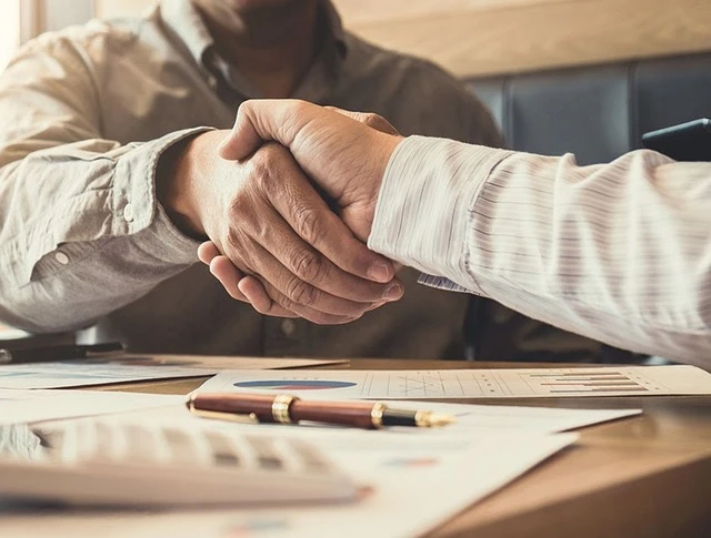 Working with yacht brokers